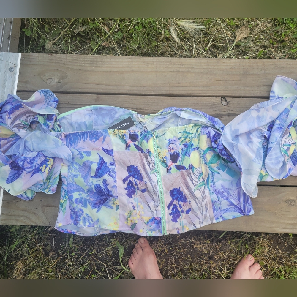 PrettyLittleThing‎ Plus NWT Floral Ruffle Puff Sleeve Bardot Crop Top Size 28 - Picture 2 of 6
